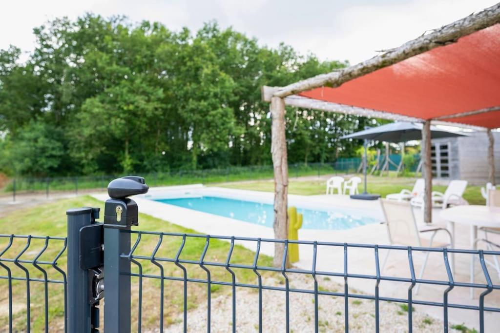 L'Evasion En Pierre Piscine Et Etang Prive Villa Sevremoine Luaran gambar