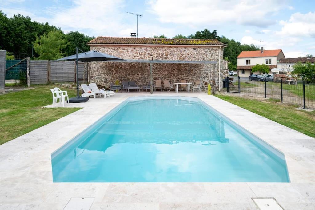 L'Evasion En Pierre Piscine Et Etang Prive Villa Sevremoine Luaran gambar