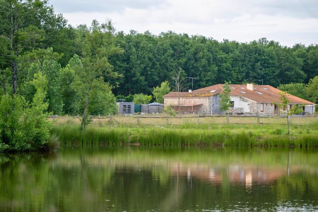 L'Evasion En Pierre Piscine Et Etang Prive Villa Sevremoine Luaran gambar